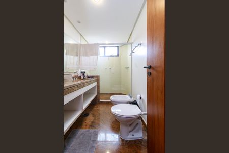 Apartamento à venda com 303m², 4 quartos e 4 vagas Apartamento à venda com 303m², 4 quartos e 4 vagasBanheiro da Suíte 3