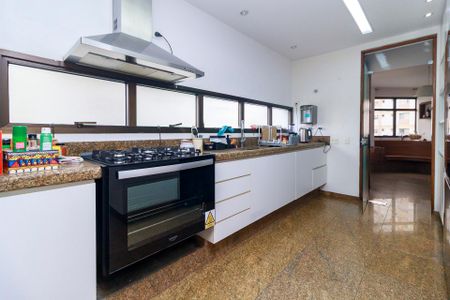 Apartamento à venda com 303m², 4 quartos e 4 vagas Apartamento à venda com 303m², 4 quartos e 4 vagasCozinha