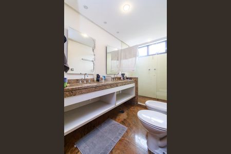 Apartamento à venda com 303m², 4 quartos e 4 vagas Apartamento à venda com 303m², 4 quartos e 4 vagasBanheiro da Suíte 3