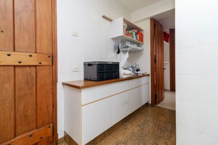 Apartamento à venda com 303m², 4 quartos e 4 vagas Apartamento à venda com 303m², 4 quartos e 4 vagasÁrea de Serviço