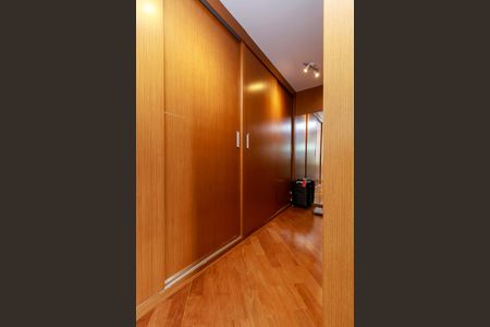 Apartamento à venda com 303m², 4 quartos e 4 vagas Apartamento à venda com 303m², 4 quartos e 4 vagasSuíte Closet