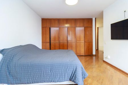 Apartamento à venda com 303m², 4 quartos e 4 vagas Apartamento à venda com 303m², 4 quartos e 4 vagasSuíte 3