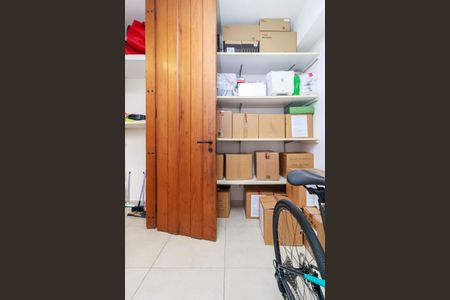 Apartamento à venda com 303m², 4 quartos e 4 vagas Apartamento à venda com 303m², 4 quartos e 4 vagasQuarto de Serviço