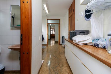 Apartamento à venda com 303m², 4 quartos e 4 vagas Apartamento à venda com 303m², 4 quartos e 4 vagasÁrea de Serviço