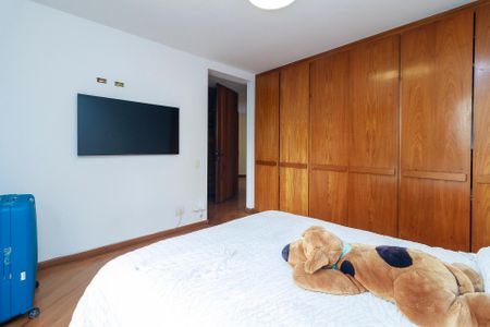 Apartamento à venda com 303m², 4 quartos e 4 vagas Apartamento à venda com 303m², 4 quartos e 4 vagasSuíte 2