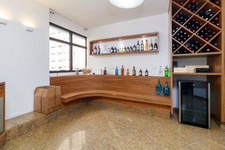 Apartamento à venda com 303m², 4 quartos e 4 vagas Apartamento à venda com 303m², 4 quartos e 4 vagasCopa