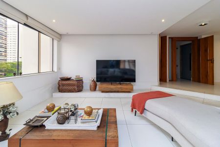 Apartamento à venda com 303m², 4 quartos e 4 vagas Apartamento à venda com 303m², 4 quartos e 4 vagasSala