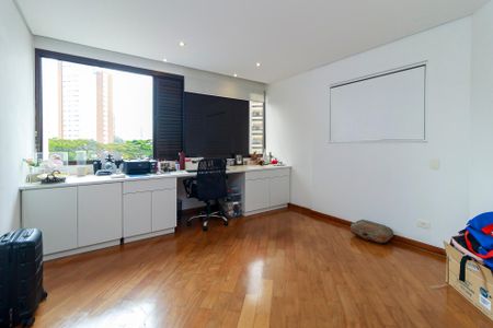 Apartamento à venda com 303m², 4 quartos e 4 vagas Apartamento à venda com 303m², 4 quartos e 4 vagasQuarto