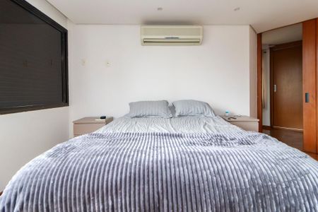 Apartamento à venda com 303m², 4 quartos e 4 vagas Apartamento à venda com 303m², 4 quartos e 4 vagasSuíte