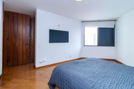 Apartamento à venda com 303m², 4 quartos e 4 vagas Apartamento à venda com 303m², 4 quartos e 4 vagasSuíte 3