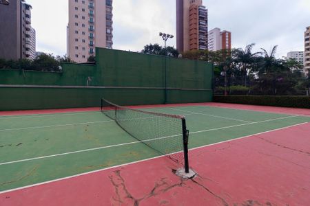 Apartamento à venda com 303m², 4 quartos e 4 vagas Apartamento à venda com 303m², 4 quartos e 4 vagasQuadra de Tênis