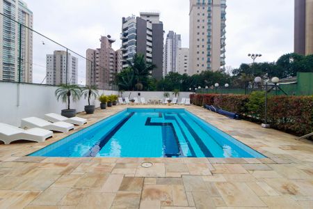 Apartamento à venda com 303m², 4 quartos e 4 vagas Apartamento à venda com 303m², 4 quartos e 4 vagasPiscina