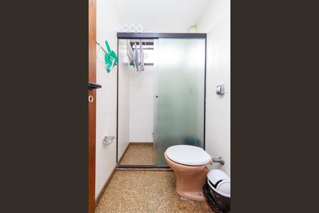 Apartamento à venda com 303m², 4 quartos e 4 vagas Apartamento à venda com 303m², 4 quartos e 4 vagasBanheiro de Serviço