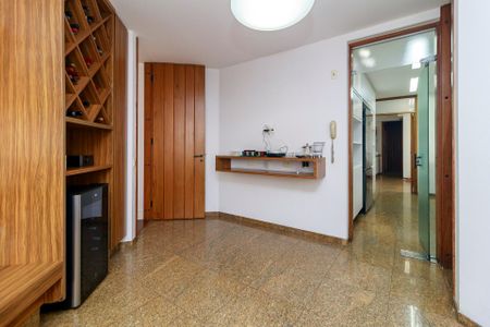 Apartamento à venda com 303m², 4 quartos e 4 vagas Apartamento à venda com 303m², 4 quartos e 4 vagasCopa