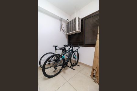 Apartamento à venda com 303m², 4 quartos e 4 vagas Apartamento à venda com 303m², 4 quartos e 4 vagasQuarto de Serviço