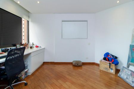 Apartamento à venda com 303m², 4 quartos e 4 vagas Apartamento à venda com 303m², 4 quartos e 4 vagasQuarto