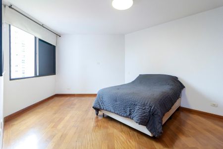 Apartamento à venda com 303m², 4 quartos e 4 vagas Apartamento à venda com 303m², 4 quartos e 4 vagasSuíte 3
