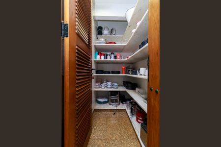 Apartamento à venda com 303m², 4 quartos e 4 vagas Apartamento à venda com 303m², 4 quartos e 4 vagasDespensa