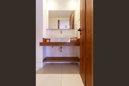 Apartamento à venda com 303m², 4 quartos e 4 vagas Apartamento à venda com 303m², 4 quartos e 4 vagasLavabo