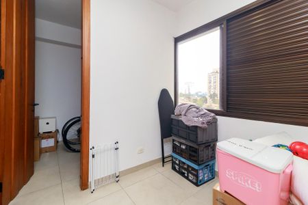 Apartamento à venda com 303m², 4 quartos e 4 vagas Apartamento à venda com 303m², 4 quartos e 4 vagasQuarto de Serviço