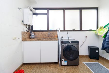 Apartamento à venda com 303m², 4 quartos e 4 vagas Apartamento à venda com 303m², 4 quartos e 4 vagasÁrea de Serviço