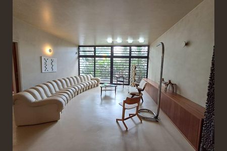 Casa à venda com 317m², 4 quartos e 5 vagasFoto 01