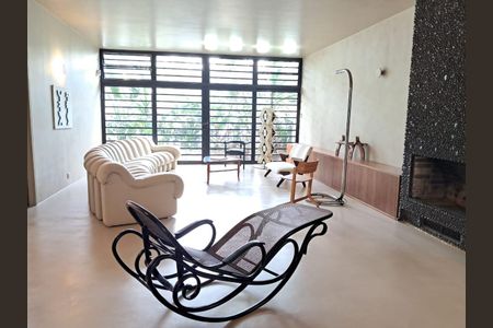 Casa à venda com 317m², 4 quartos e 5 vagasFoto 02