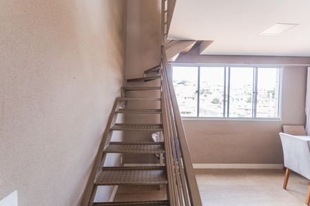 Apartamento à venda com 130m², 3 quartos e 2 vagasEscada de Acesso a Cobertura