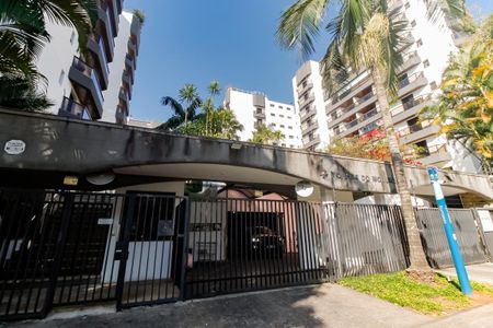 Apartamento à venda com 240m², 4 quartos e 3 vagasFachada e portaria