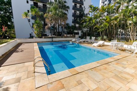 Apartamento à venda com 240m², 4 quartos e 3 vagasÁrea comum - Piscina