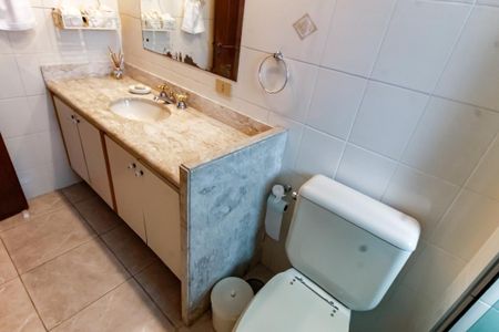 Apartamento à venda com 240m², 4 quartos e 3 vagasBanheiro da Suíte 2