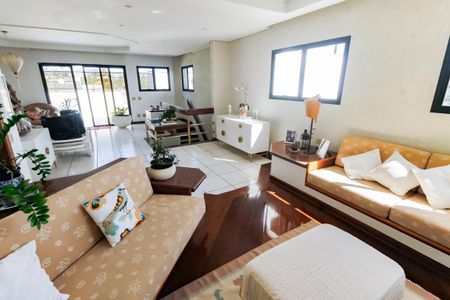 Apartamento à venda com 240m², 4 quartos e 3 vagasCobertura - Sala