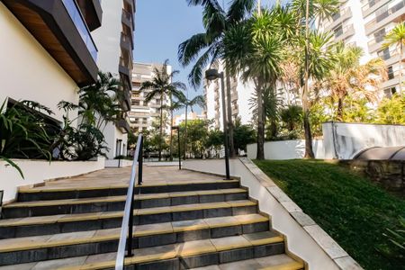 Apartamento à venda com 240m², 4 quartos e 3 vagasEntrada