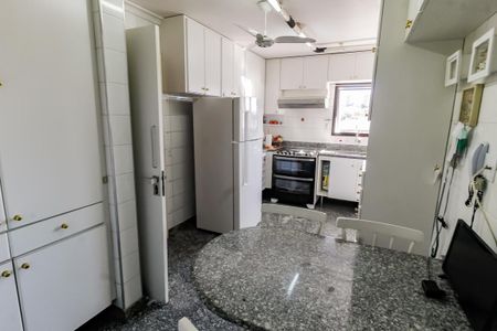 Apartamento à venda com 240m², 4 quartos e 3 vagasCozinha