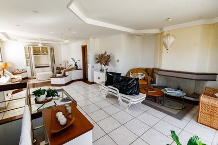 Apartamento à venda com 240m², 4 quartos e 3 vagasCobertura - Sala