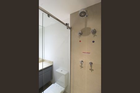 Banheiro de kitnet/studio para alugar com 1 quarto, 40m² em Indianópolis, São Paulo