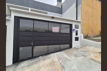 Casa à venda com 113m², 2 quartos e 2 vagas Casa à venda com 113m², 2 quartos e 2 vagasFachada