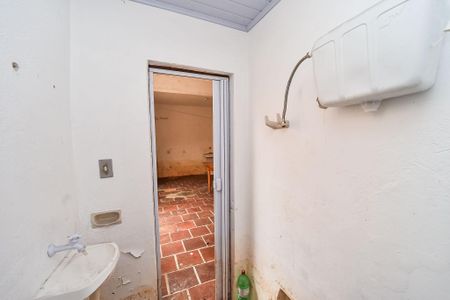 Casa para alugar com 309m², 4 quartos e 2 vagas Casa para alugar com 309m², 4 quartos e 2 vagasBanheiro de Serviço