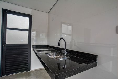 Casa à venda com 113m², 2 quartos e 2 vagas Casa à venda com 113m², 2 quartos e 2 vagasCozinha e Área de Serviço