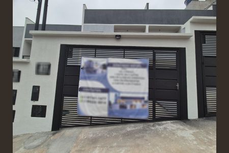 Casa à venda com 113m², 2 quartos e 2 vagas Casa à venda com 113m², 2 quartos e 2 vagasFachada