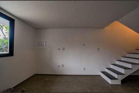 Casa à venda com 113m², 2 quartos e 2 vagas Casa à venda com 113m², 2 quartos e 2 vagasSala