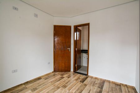 Casa à venda com 113m², 2 quartos e 2 vagas Casa à venda com 113m², 2 quartos e 2 vagasSuíte