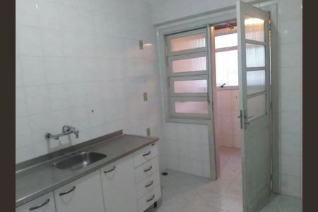 Cozinha de apartamento para alugar com 1 quarto, 49m² em Passo da Areia, Porto Alegre