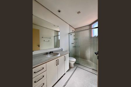 Apartamento para alugar com 137m², 4 quartos e 3 vagasBanheiro da Suíte 1