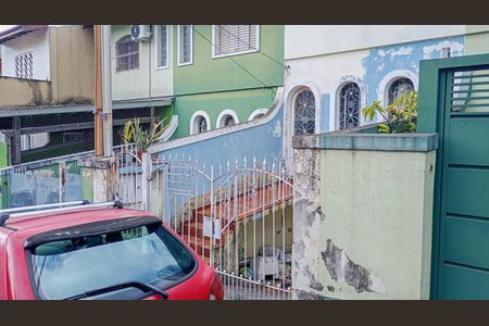 Casa à venda com 104m², 2 quartos e 2 vagas Casa à venda com 104m², 2 quartos e 2 vagasFachada