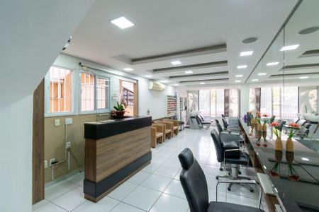 Casa à venda com 150m², 3 quartos e 2 vagas Casa à venda com 150m², 3 quartos e 2 vagasSalão