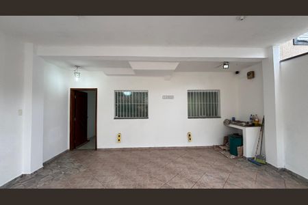Casa à venda com 100m², 2 quartos e 2 vagasGaragem