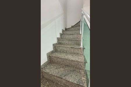 Escada de casa à venda com 2 quartos, 100m² em Vila Pires, Santo André