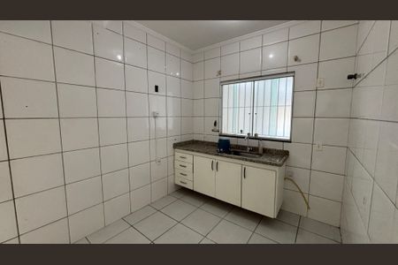 Casa à venda com 100m², 2 quartos e 2 vagasCozinha