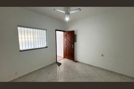 Casa à venda com 100m², 2 quartos e 2 vagasSala